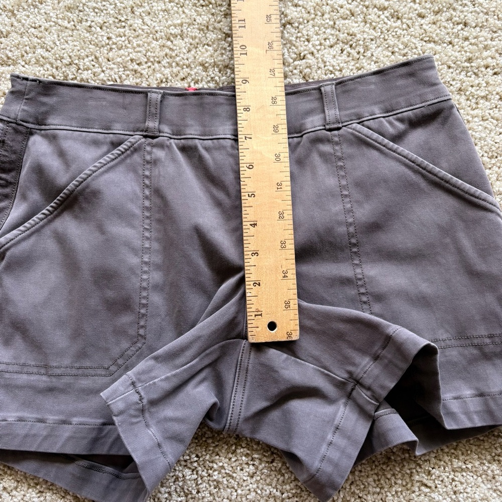 SPANX Women's Gray Cargo Shorts - Picture 6 of 7
